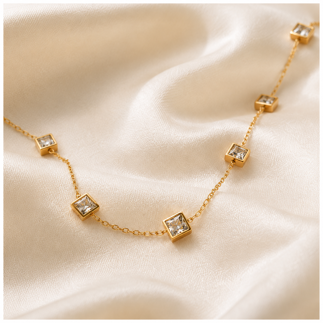 SQUARE GLOW NECKLACE