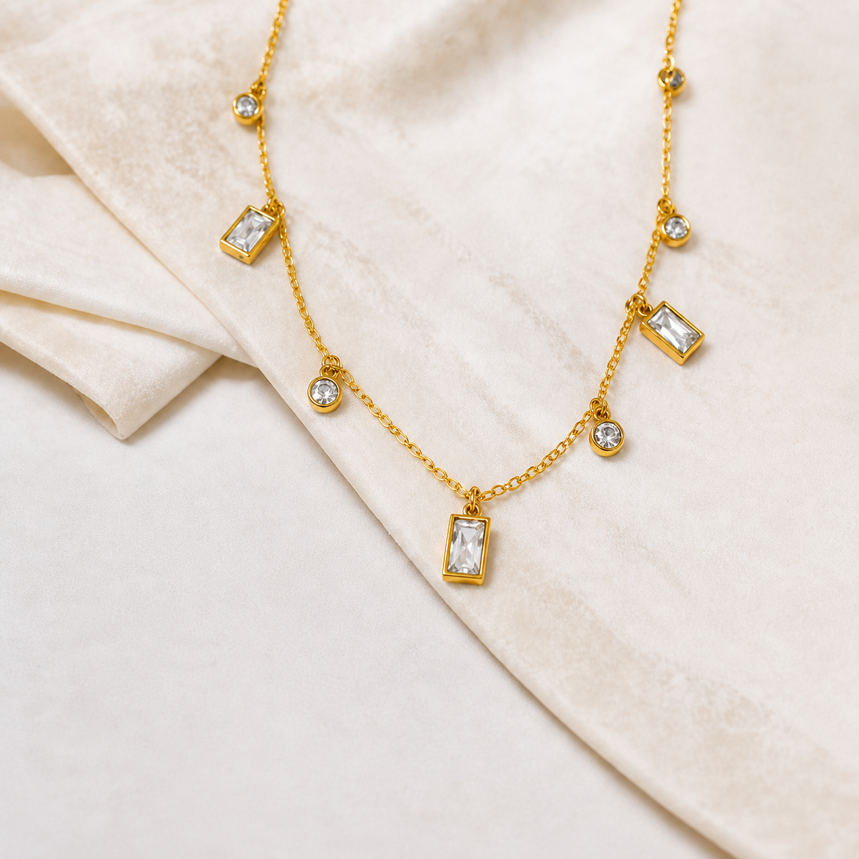 LUXE CHARM NECKLACE
