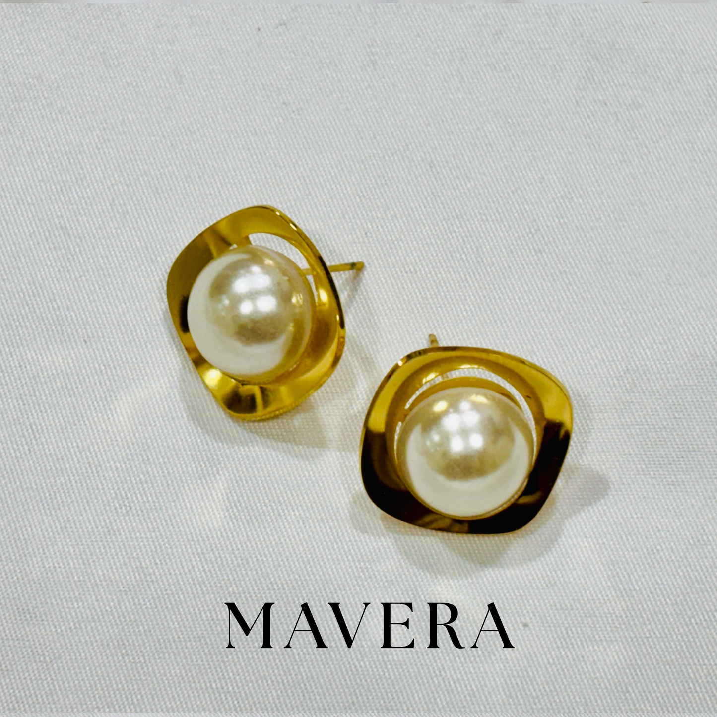 PEARL EARRING