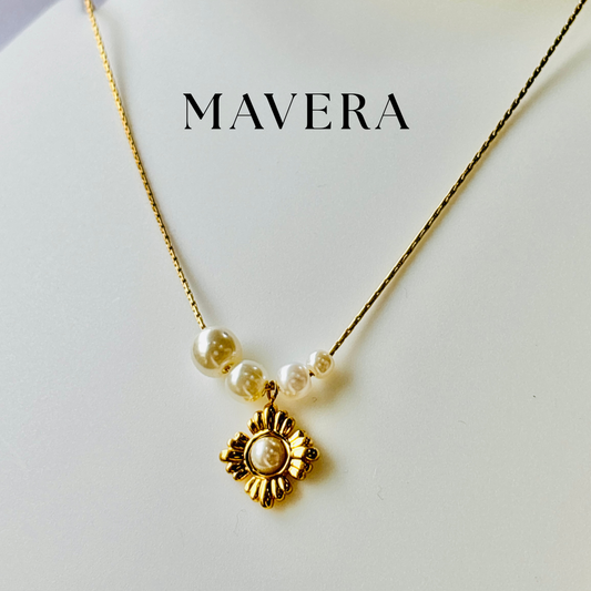 GOLD PEARLS CURVE NECKLACE