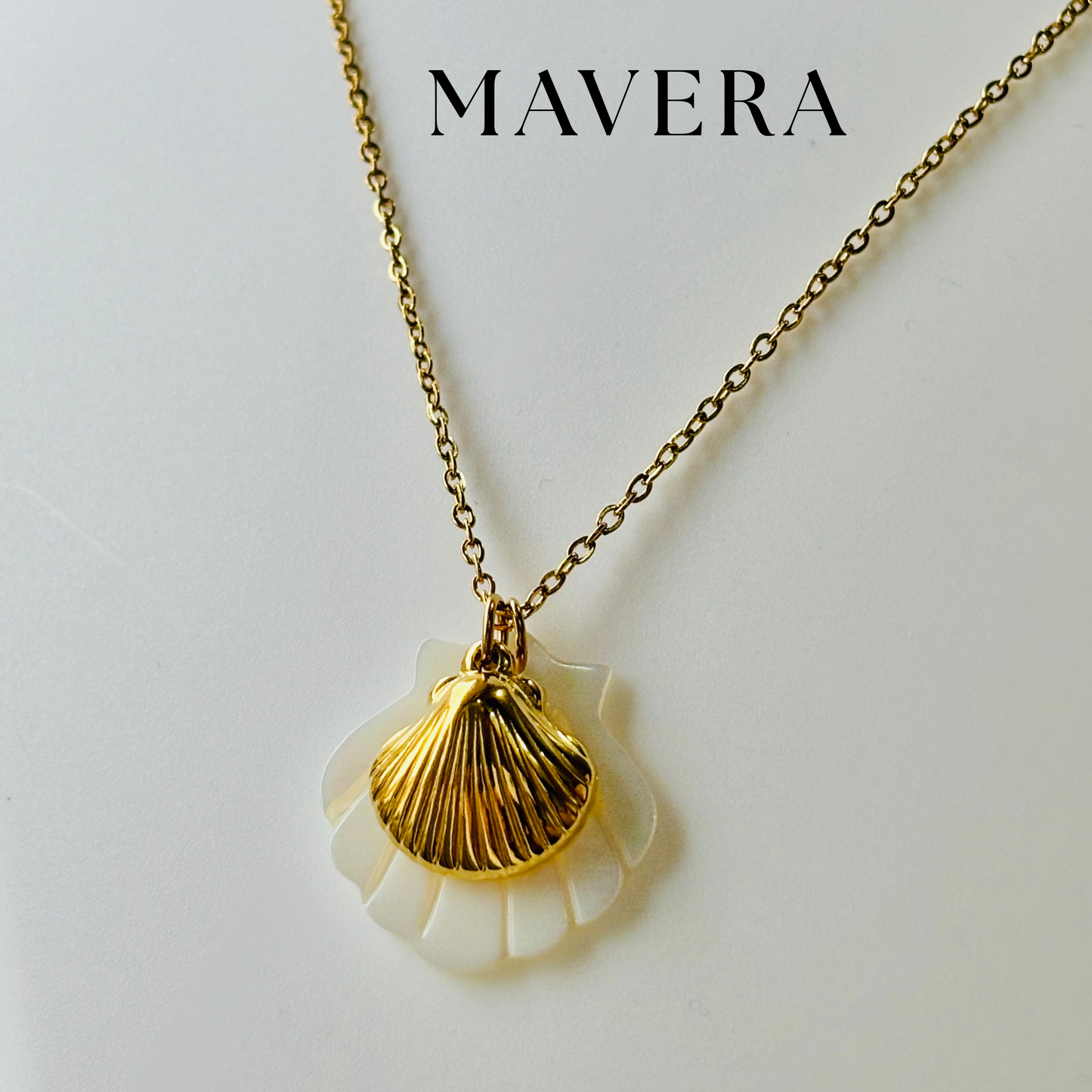 GOLDEN LEAF NECKLACE