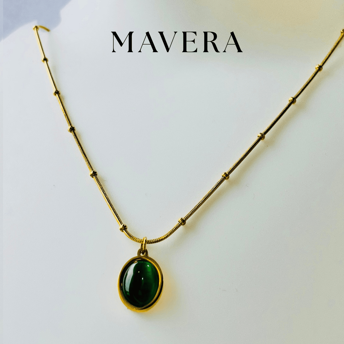 CRYSTAL OVAL NECKLACE