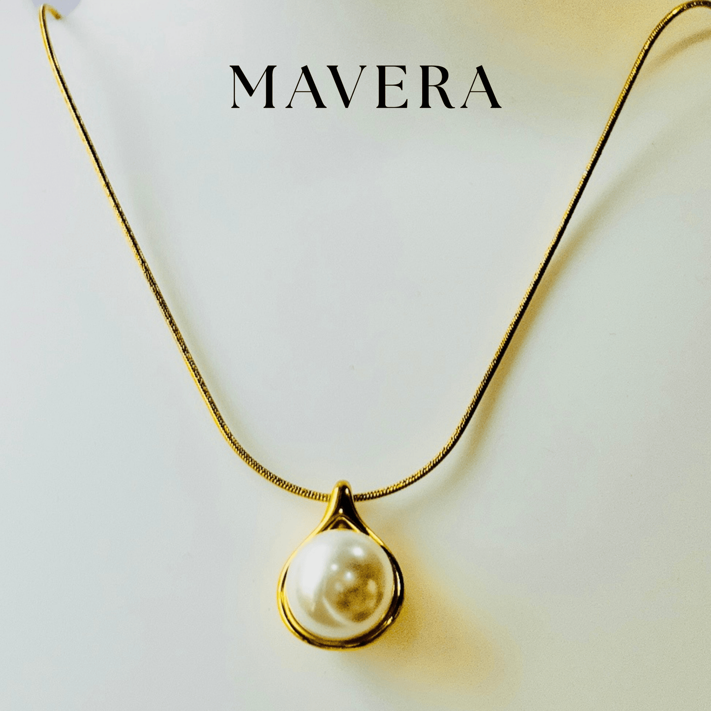 GOLDEN WHITE PEARL NECKLACE