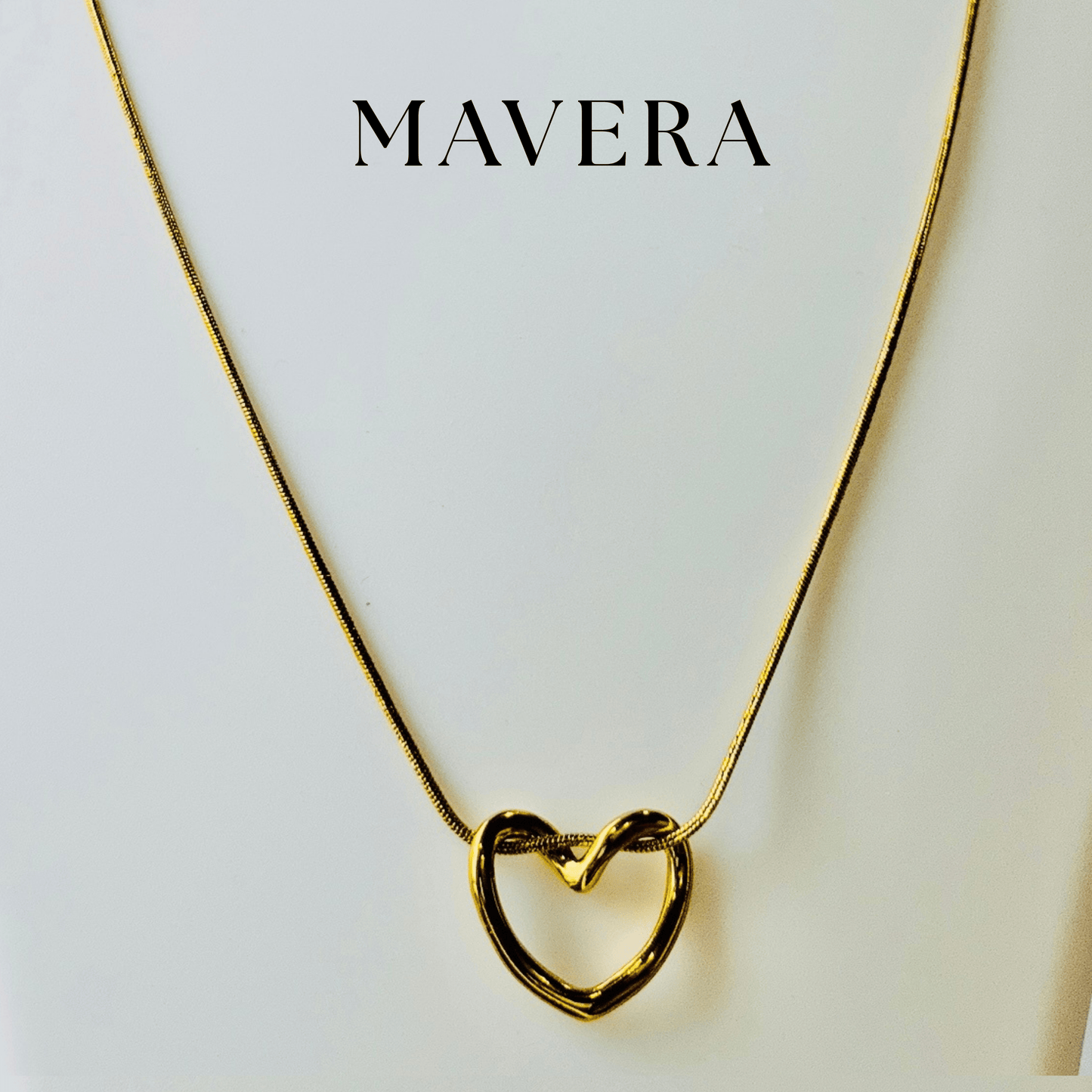 QUEEN'S HEART NECKLACE
