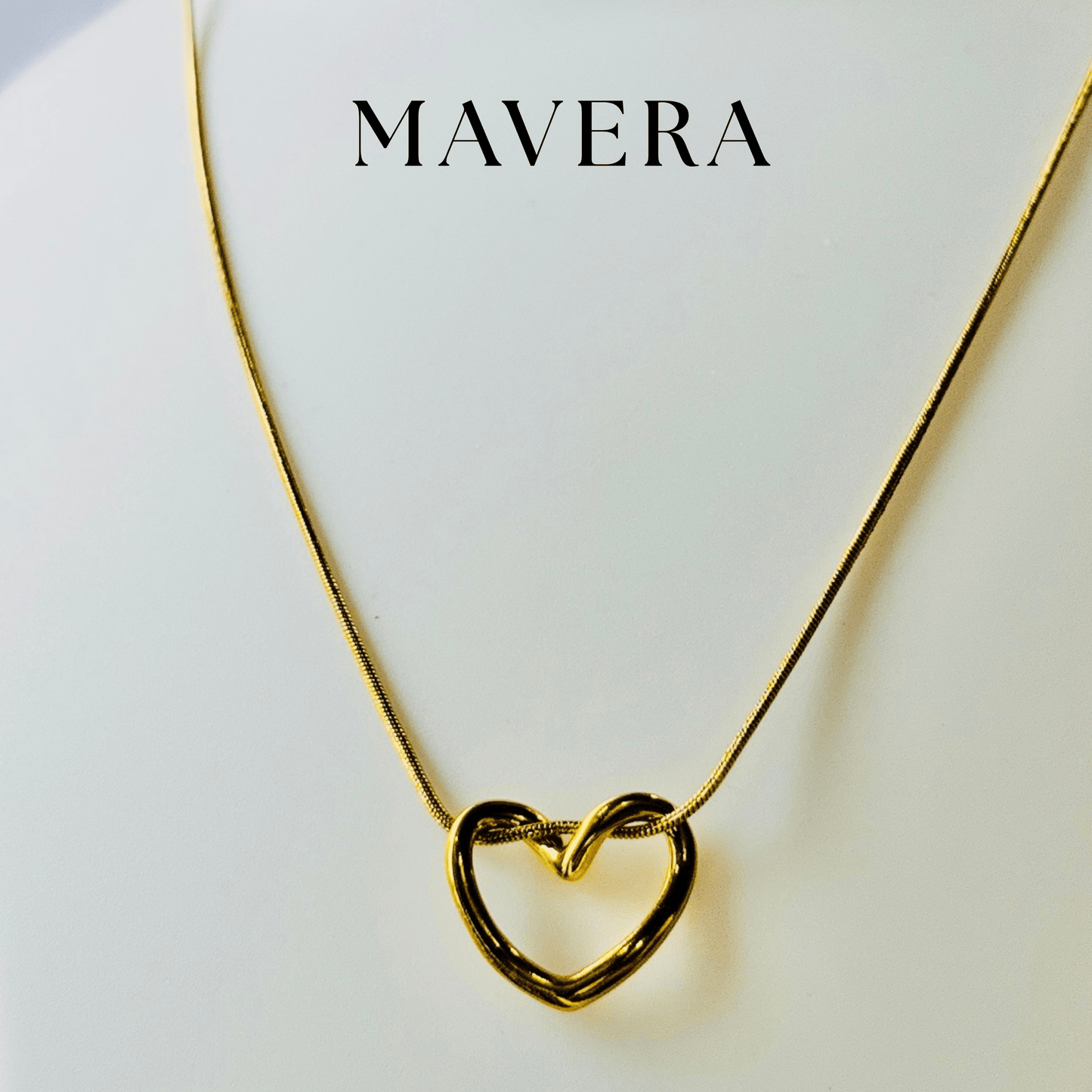 QUEEN'S HEART NECKLACE