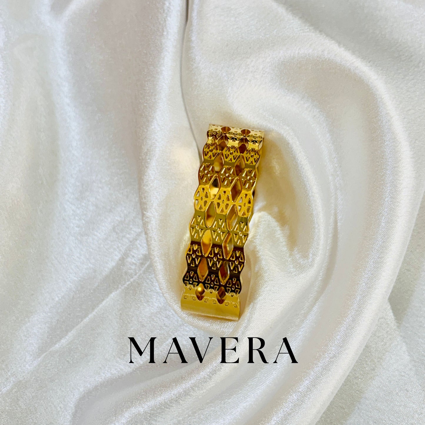 CARVED GLOW BRACELET