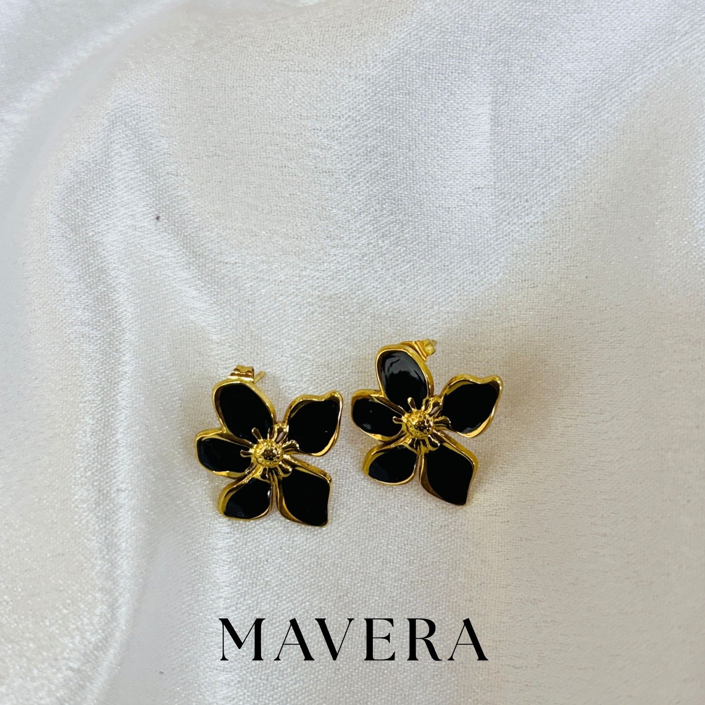 BLACK FLOWER EARRINGS