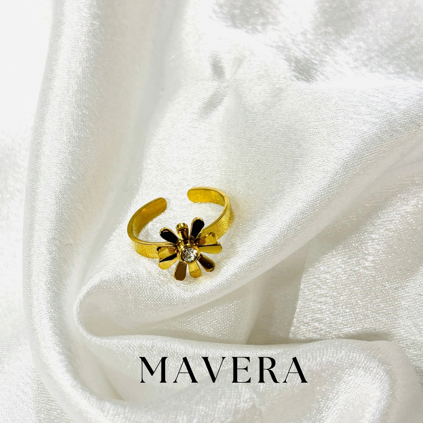 WHITE LUXE RING