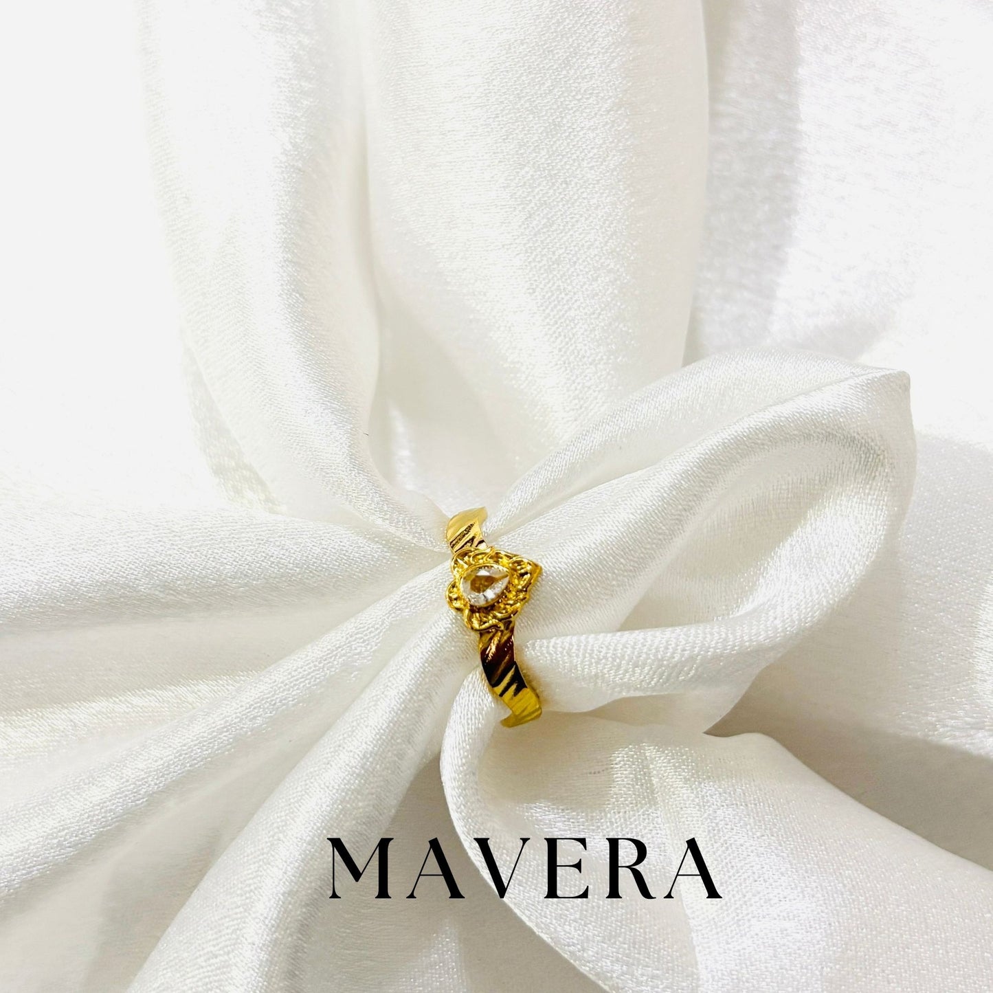FLORA LUXE WHITE RING