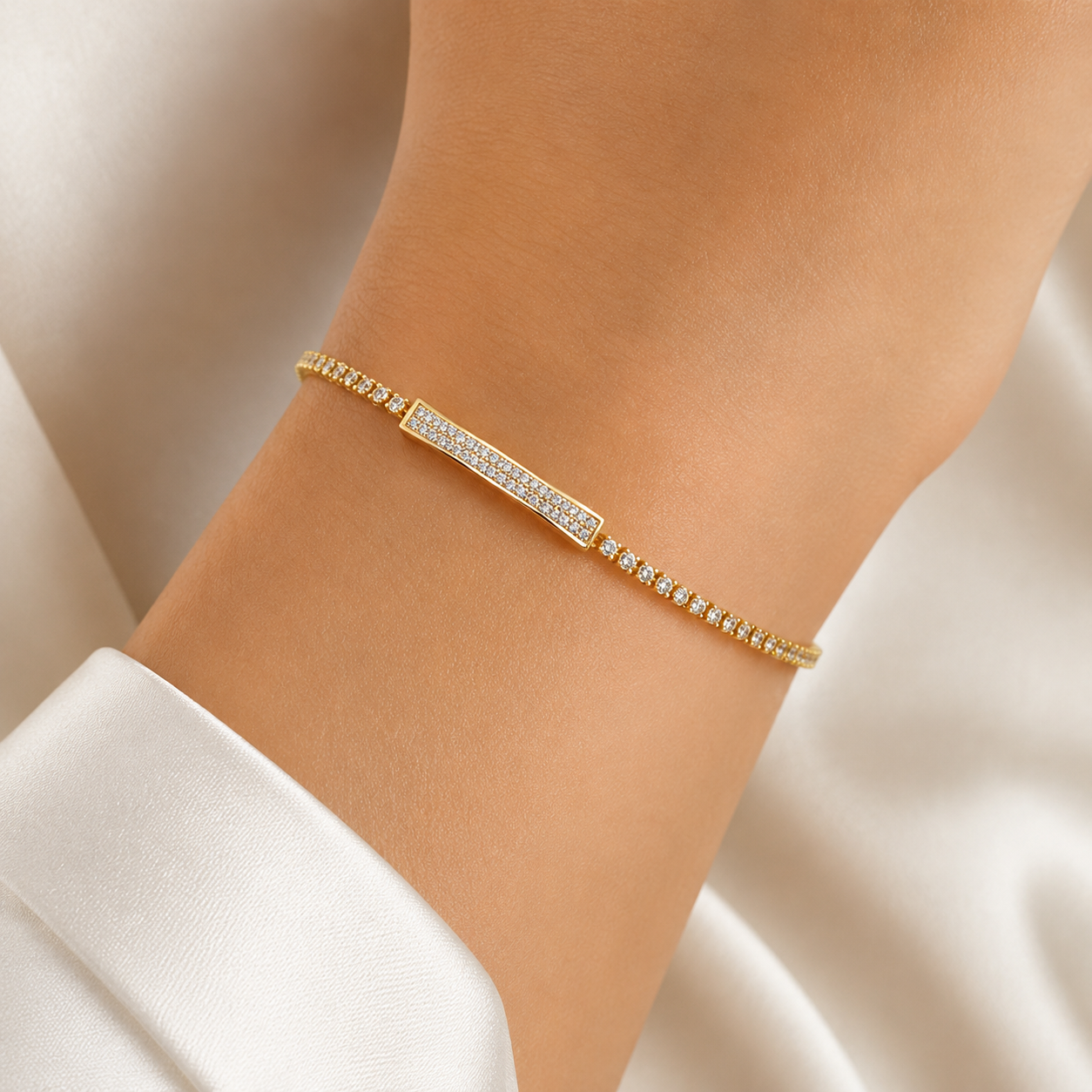 GOLDEN EMBLEM BRACELET