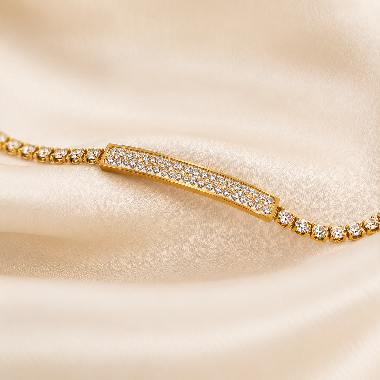 GOLDEN EMBLEM BRACELET