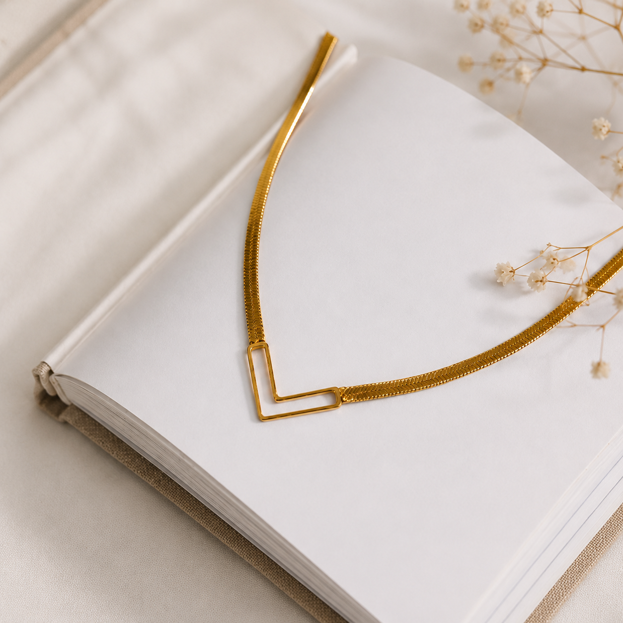 WHITE V NECKLACE