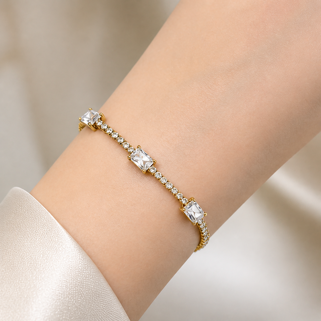 SOFT SPARK CHAIN BRACELET