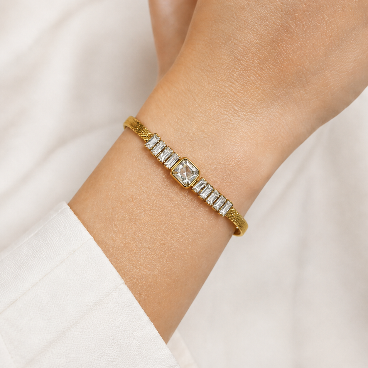 WHITE STONE CHAIN BRACELET