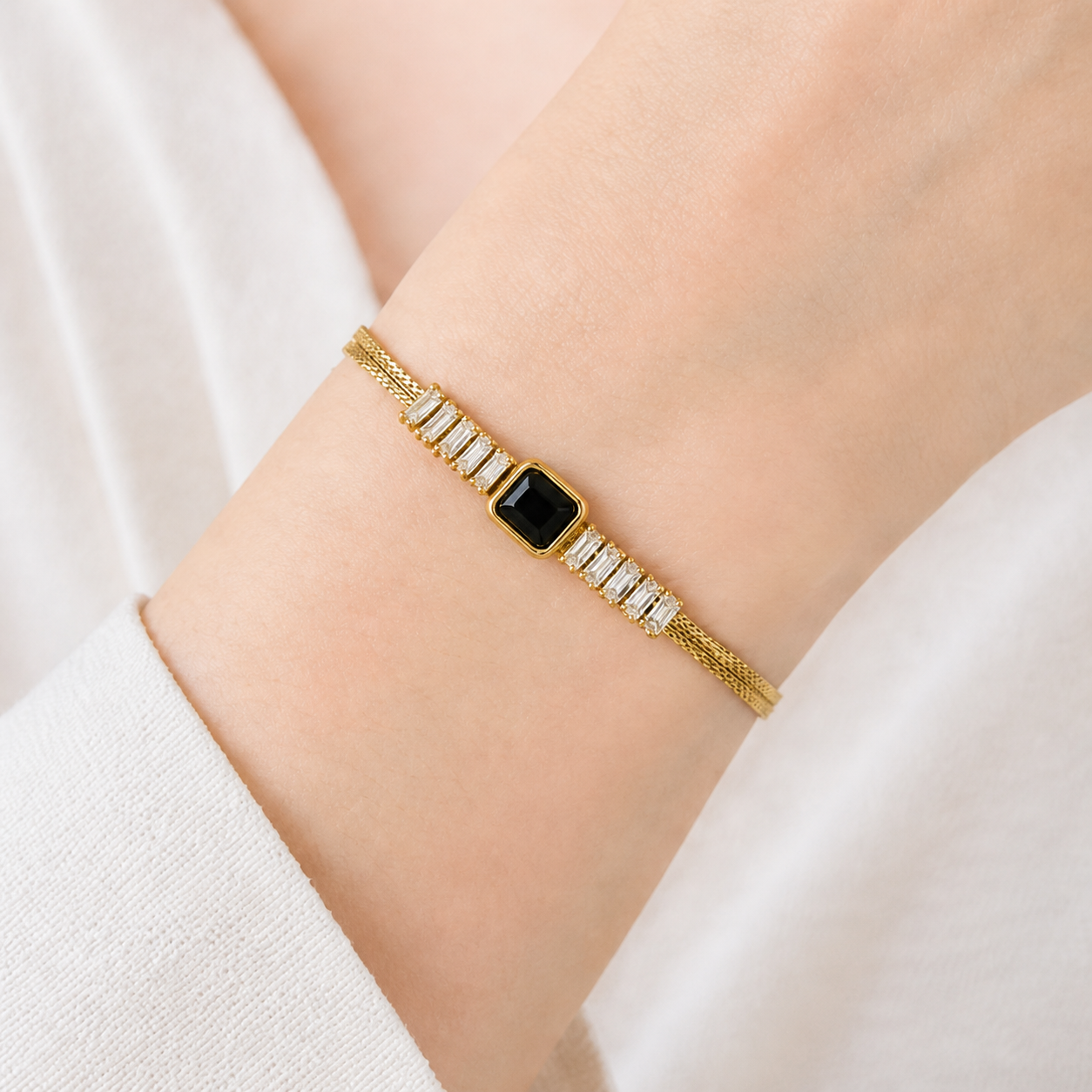 BLACK STONE CHAIN BRACELET