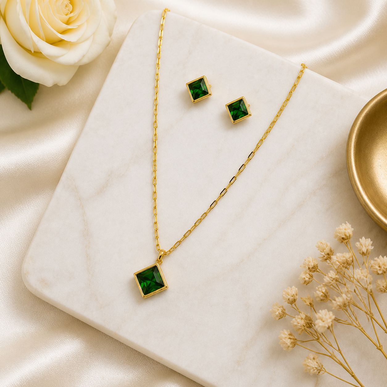 GREEN STONE NECKLACE
