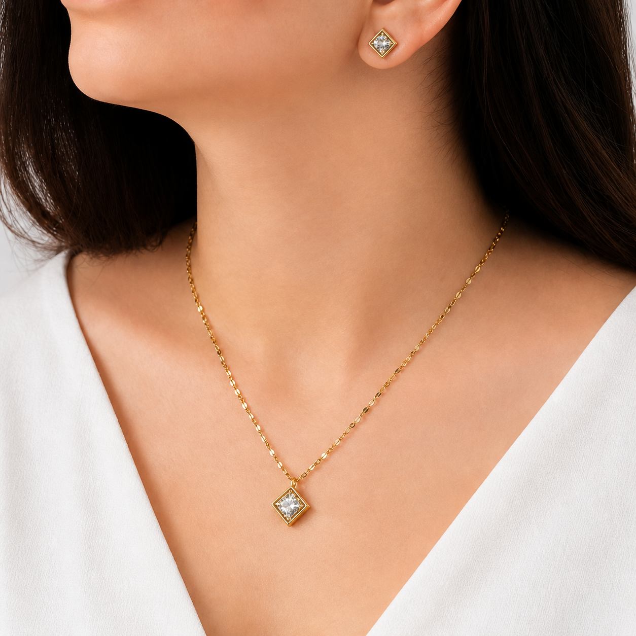 WHITE STONE NECKLACE