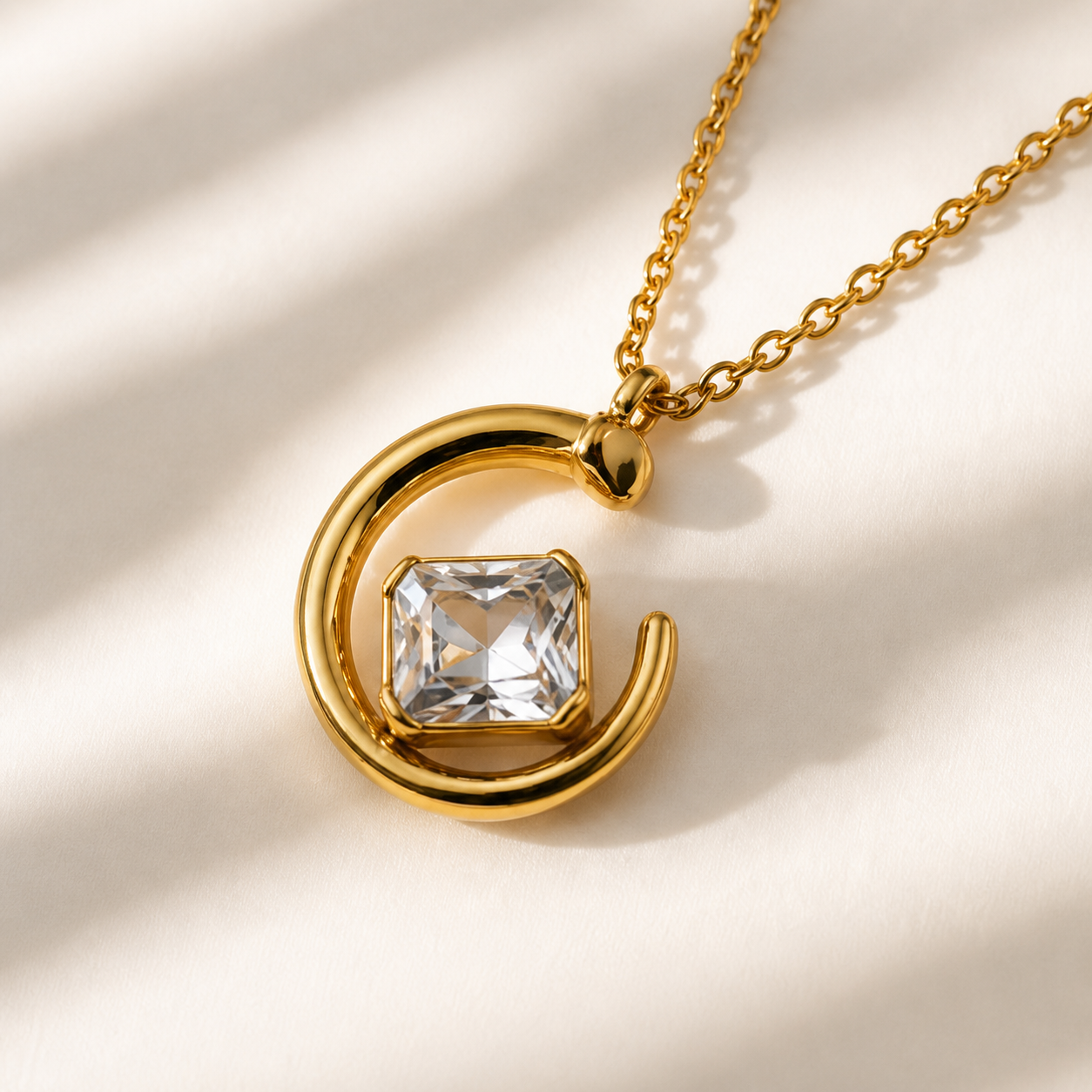 HALO C PENDANT NECKLACE