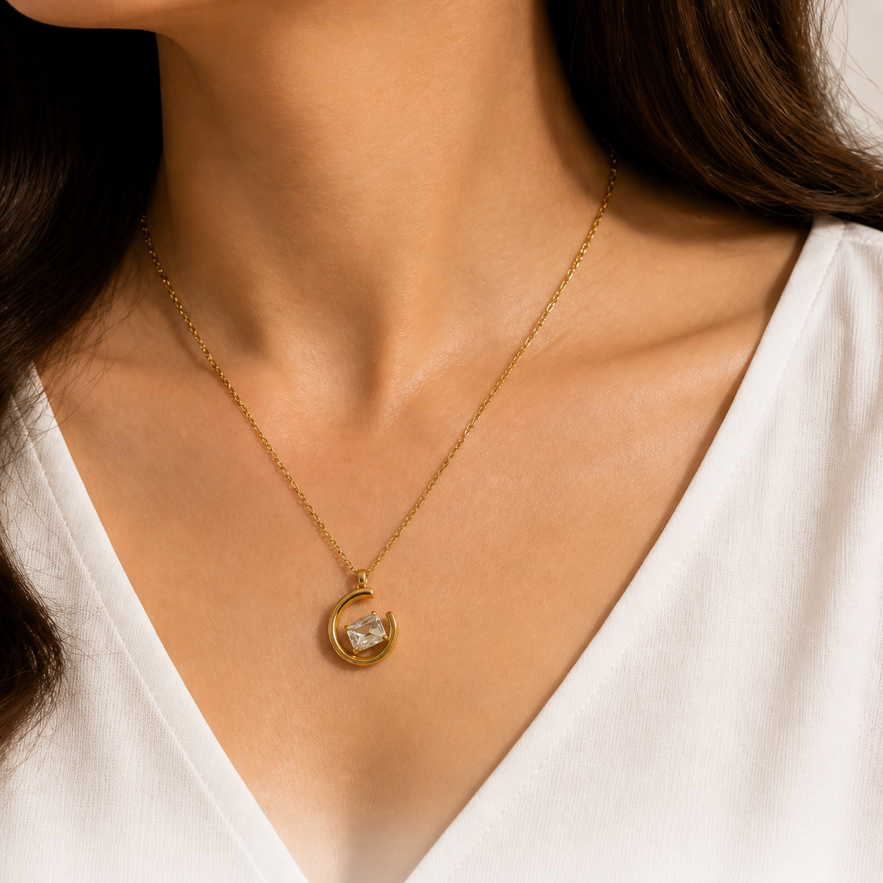 HALO C PENDANT NECKLACE