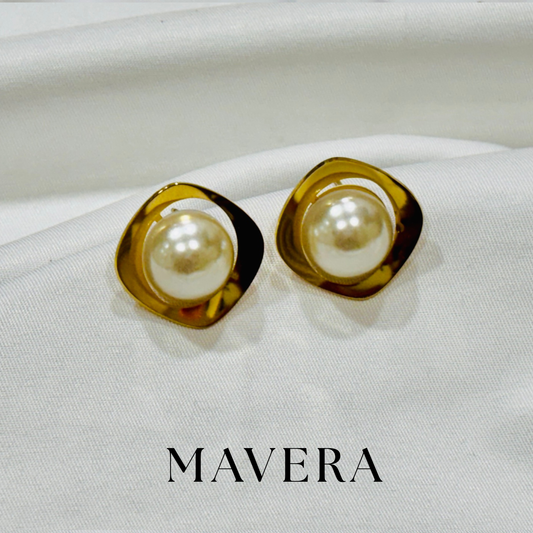 PEARL EARRING