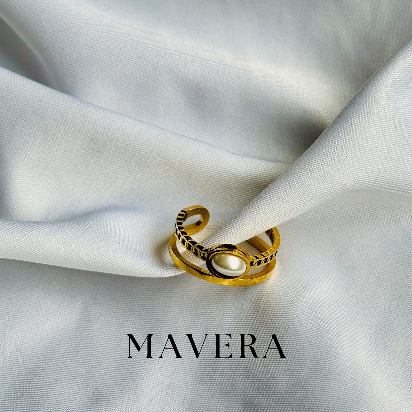PEAEL OVAL SHAPE RING