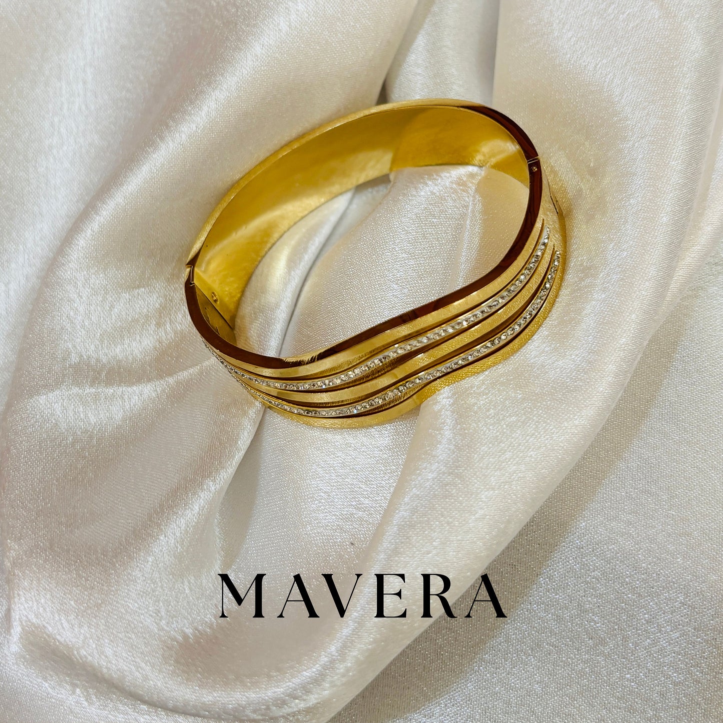 GOLDEN FLOW BRACELET