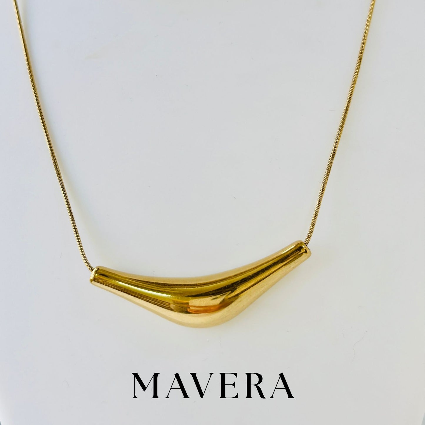 MOLTEN CURVE NECKLACE