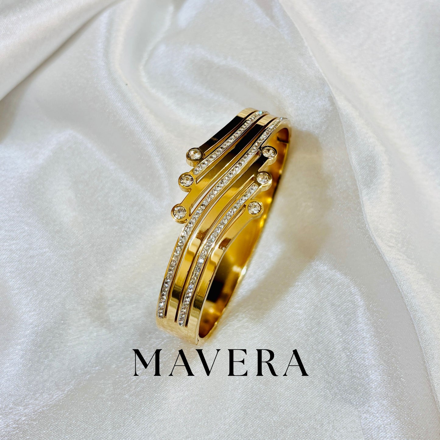 CRYSTAL FLOW BRACELET