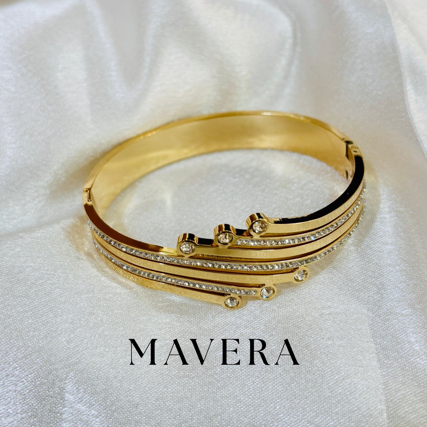 CRYSTAL FLOW BRACELET