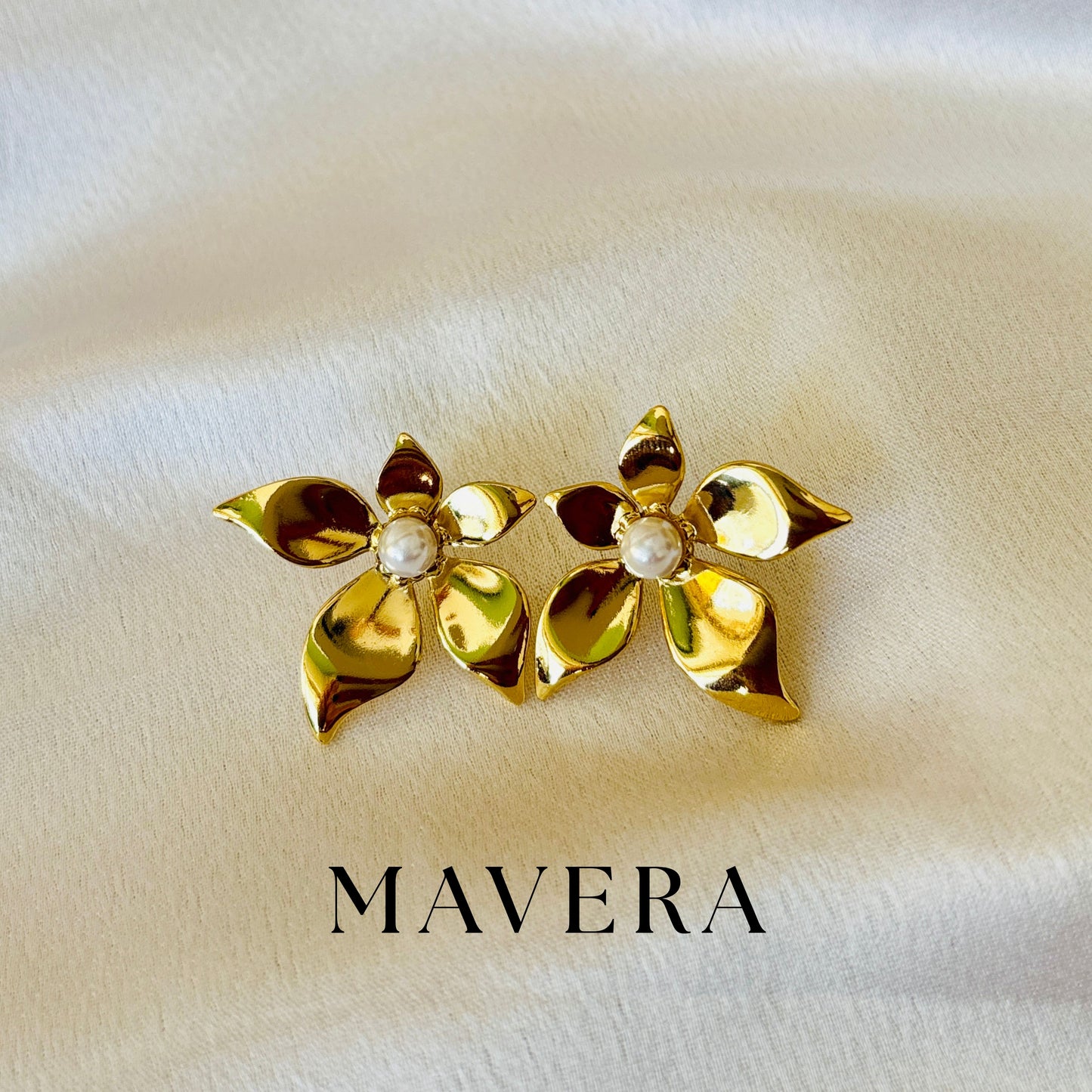 GOLDAN PEARL EARRINGS