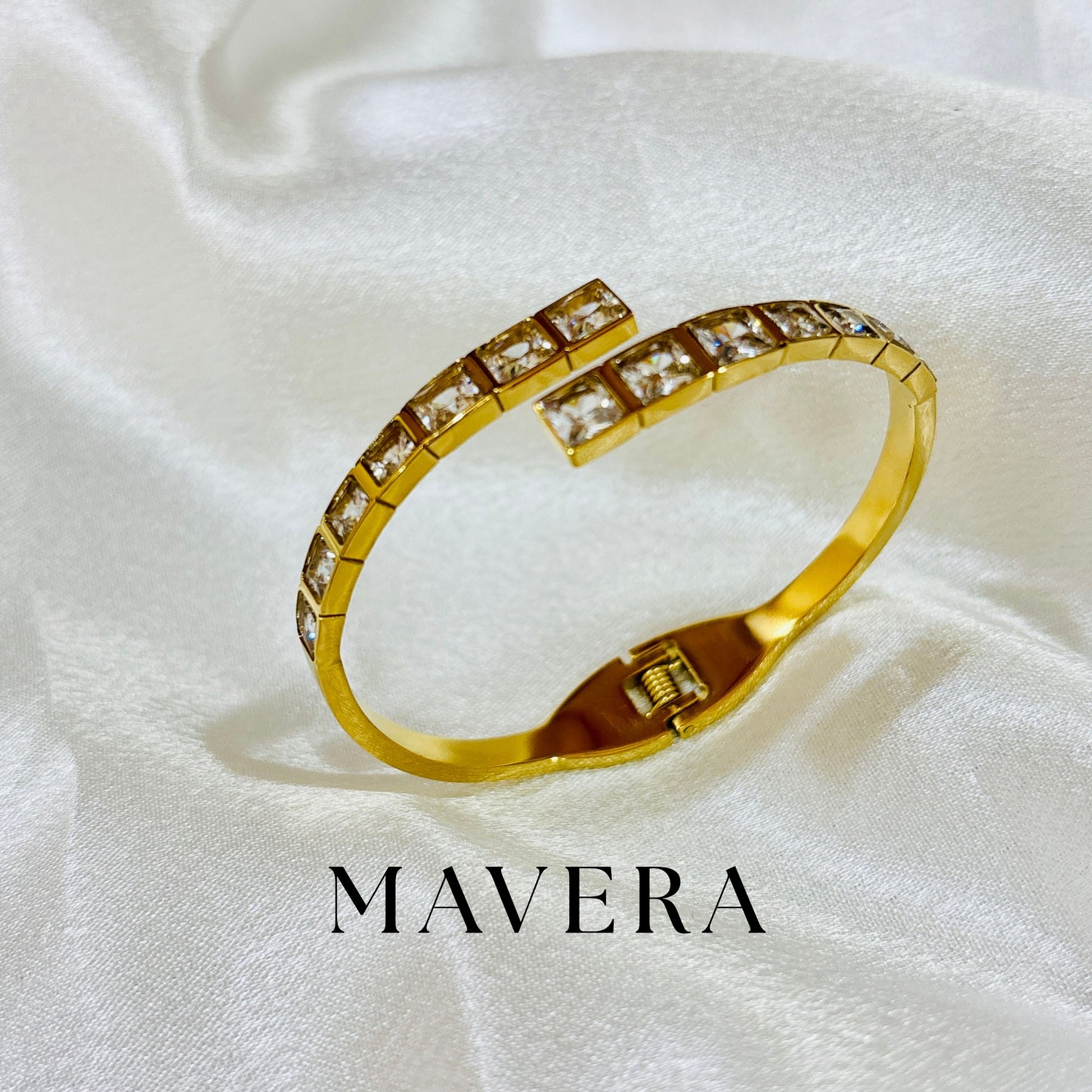 CUBIC CHARM BRACELET