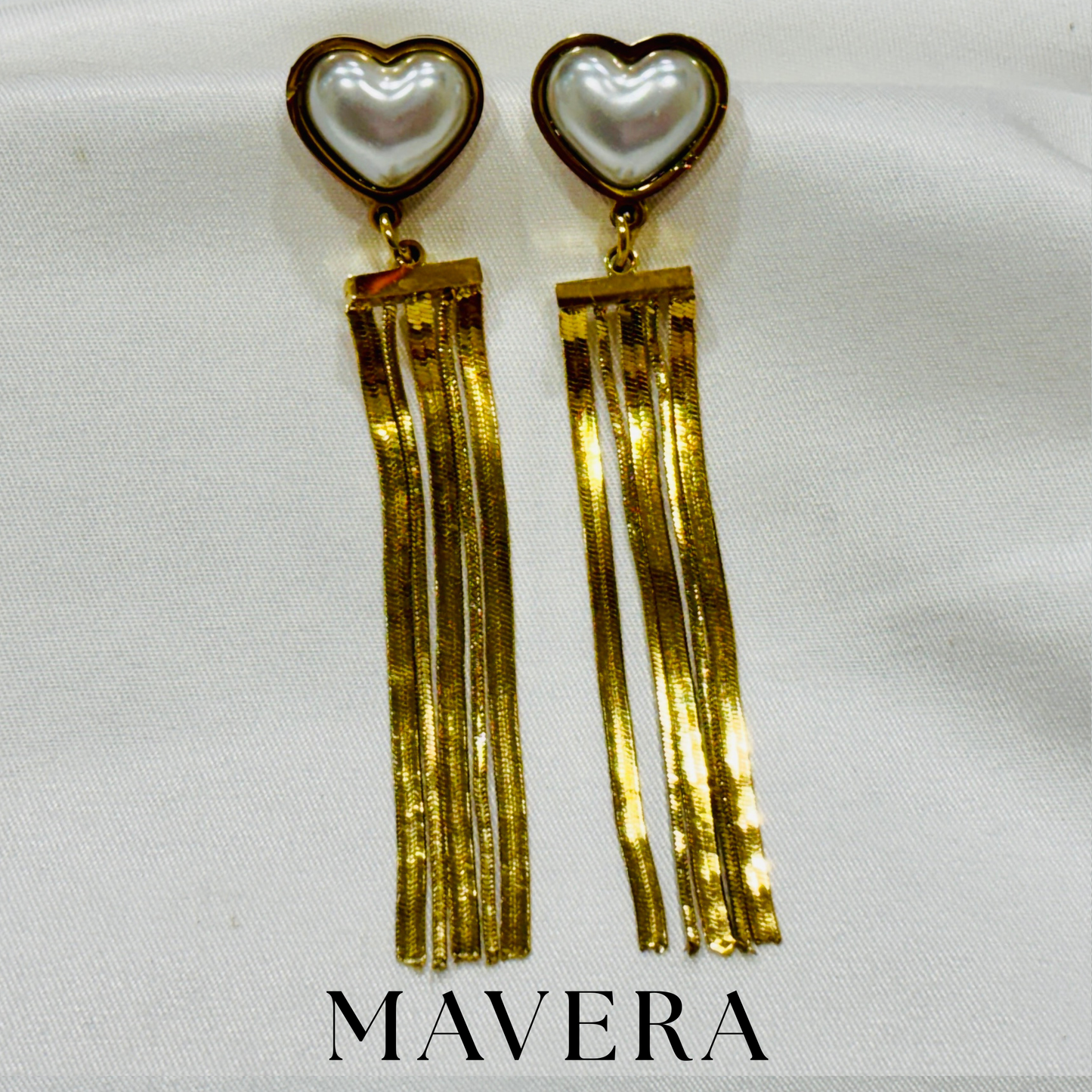 WHITE HEART EARRING