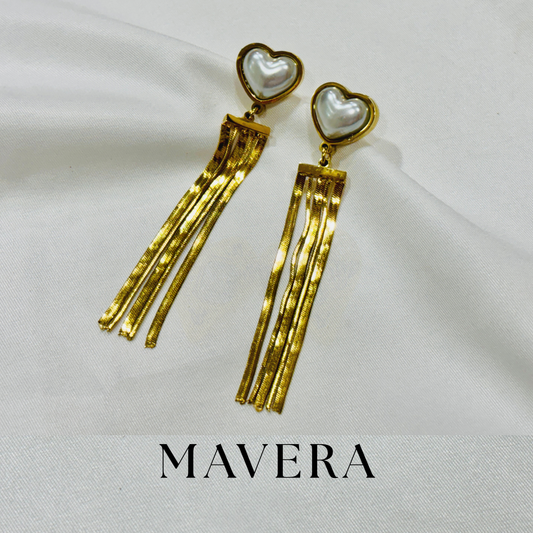 WHITE HEART EARRING