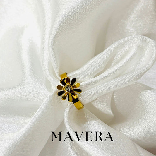 WHITE LUXE RING