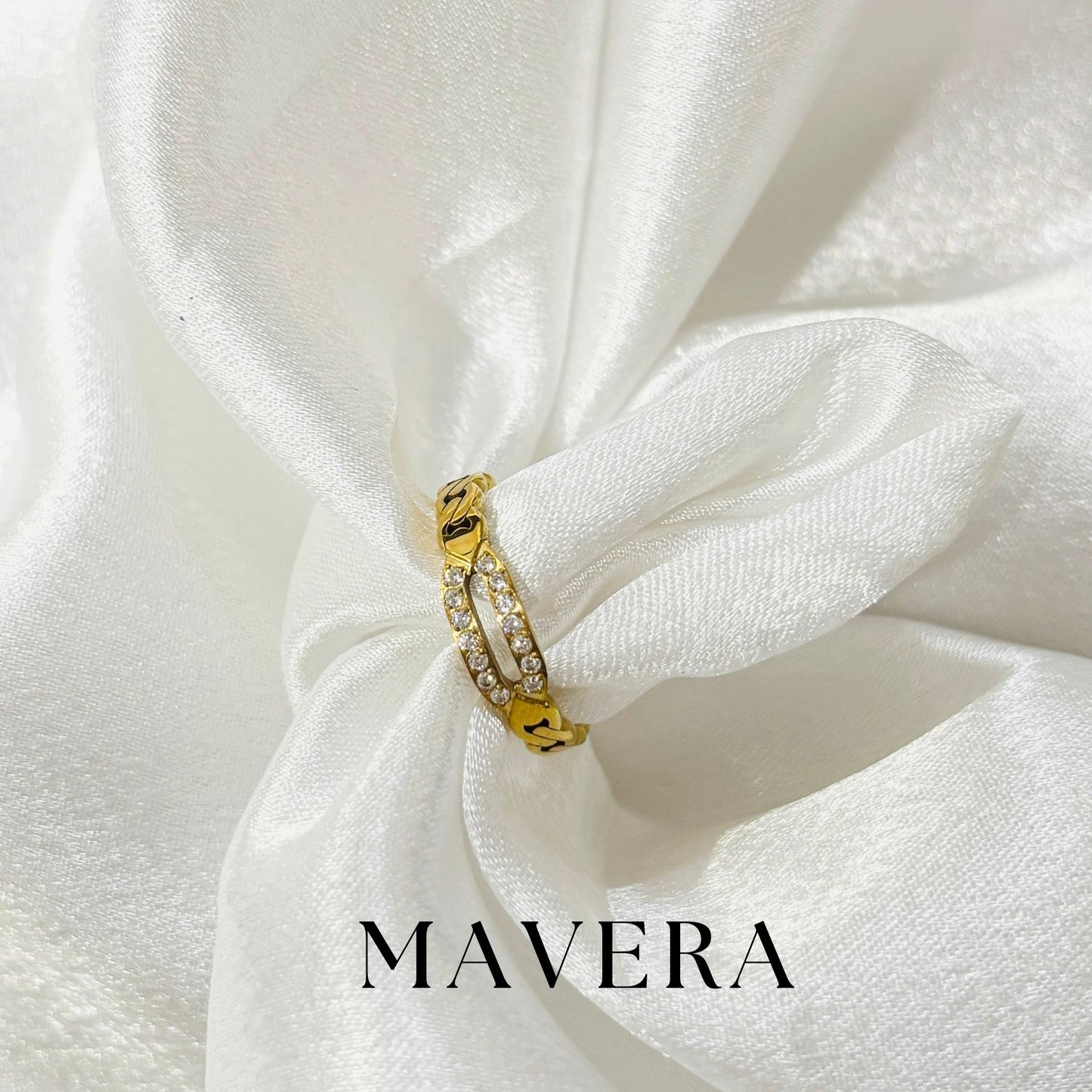 LINKED GRACE RING